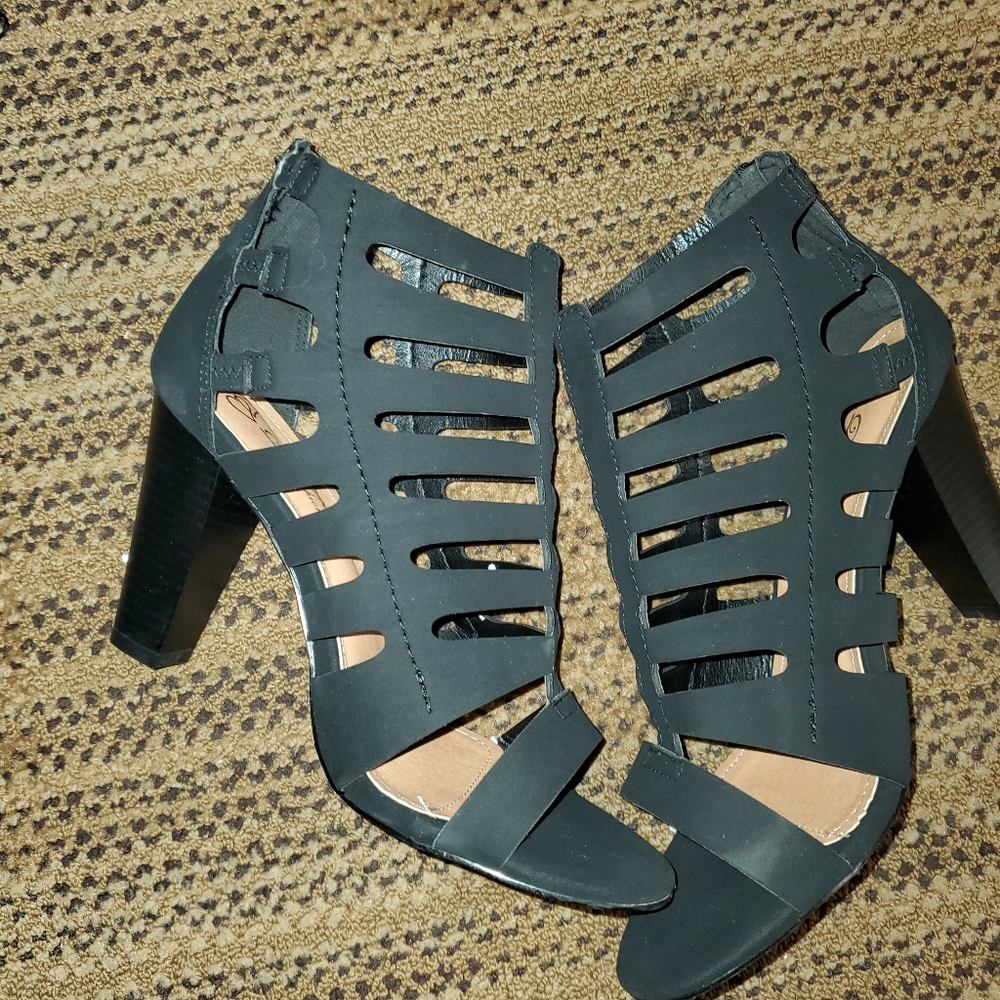 Sandals - Picture 4 of 4